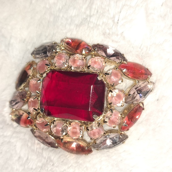 Vintage Fashion Broaches - Picture 3 of 5